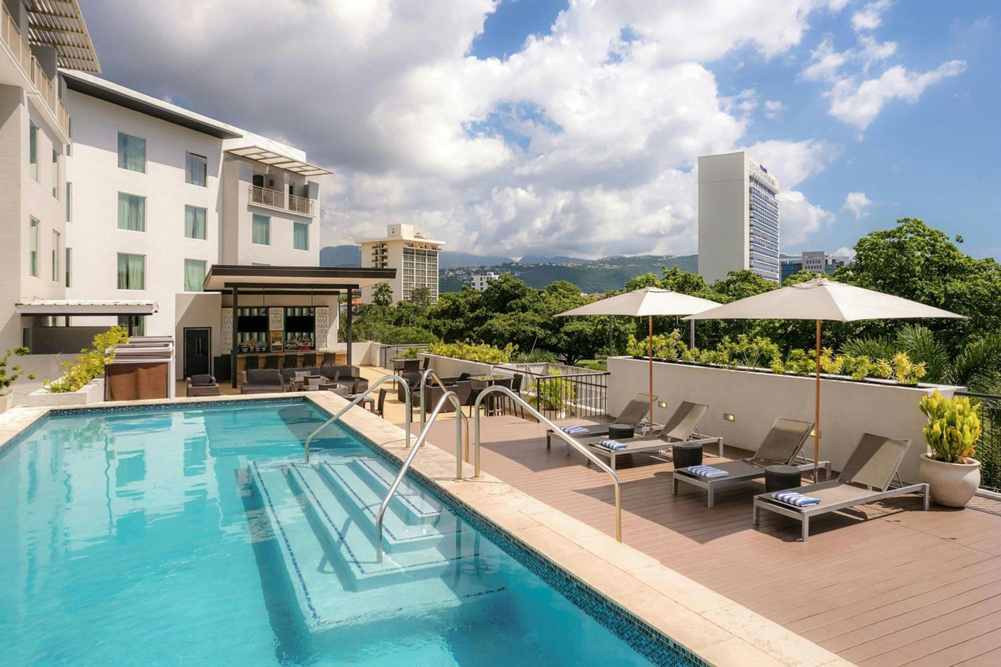 Hotel Courtyard By Marriott Kingston, Jamaica Exterior foto