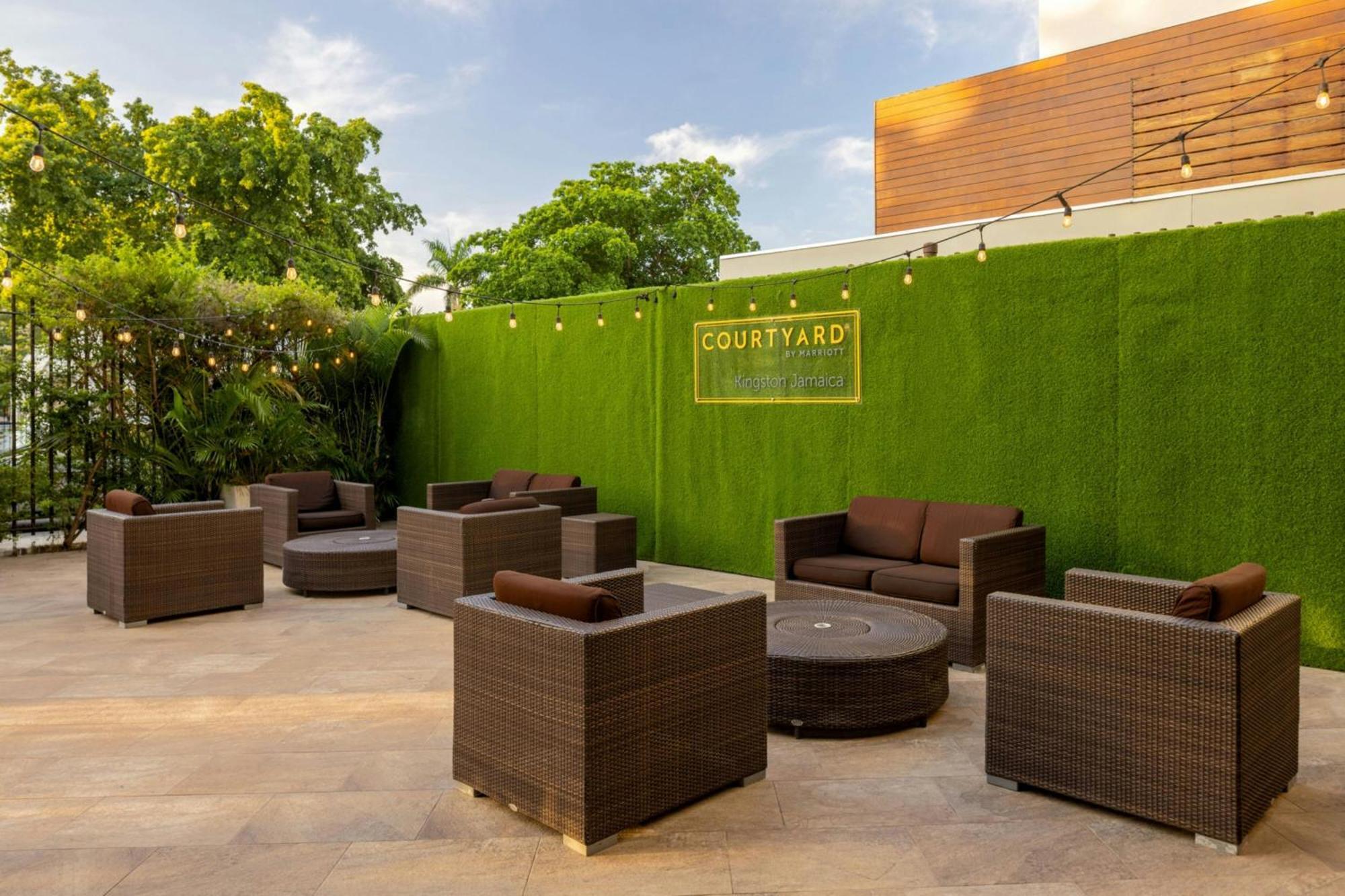 Hotel Courtyard By Marriott Kingston, Jamaica Exterior foto