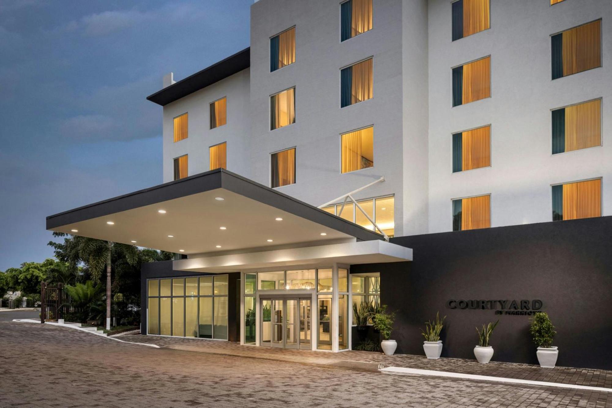 Hotel Courtyard By Marriott Kingston, Jamaica Exterior foto